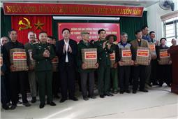Đại tướng Phan Văn Giang tri ân các anh hùng liệt sĩ và tặng quà đối tượng chính sách tại Cao Bằng, Bắc Kạn